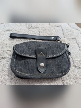 Authentic Dooney & Bourke Black Wrislet EUC